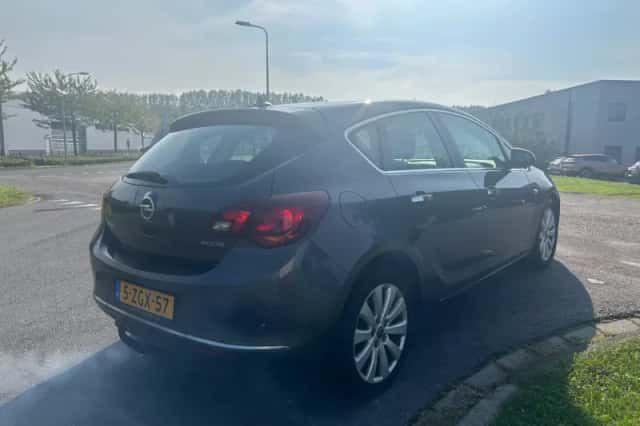 Opel Astra (2013) thumbnail 5