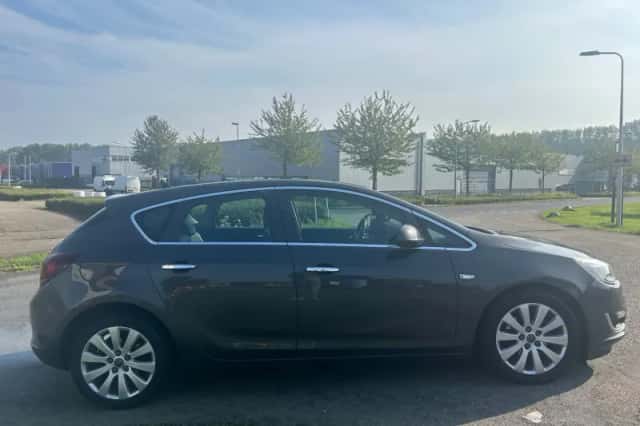 Opel Astra (2013) thumbnail 6