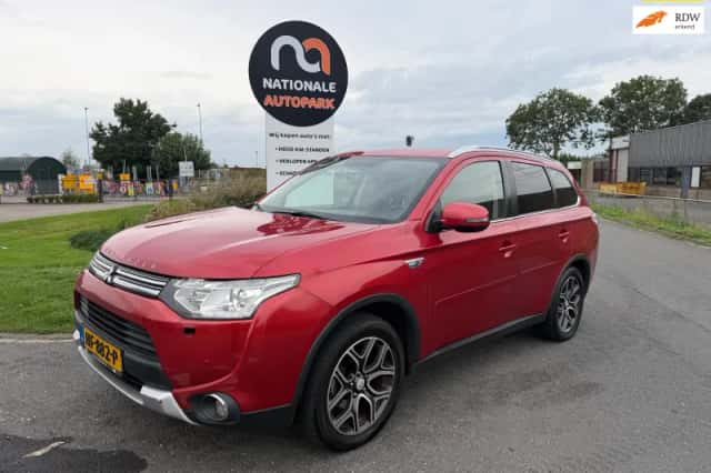 Mitsubishi Outlander (2015) thumbnail 1