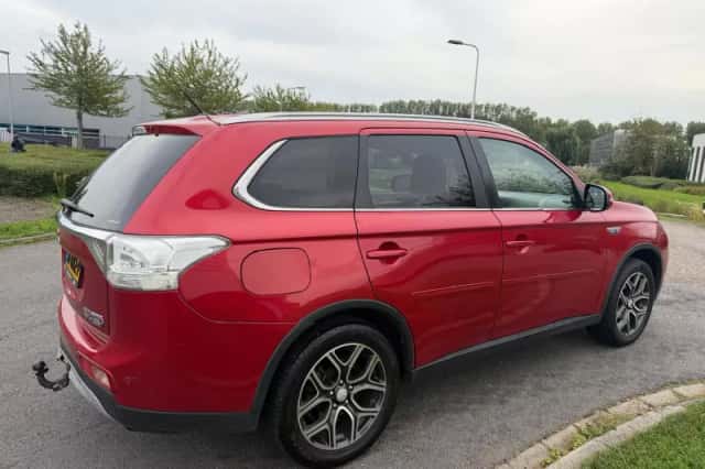 Mitsubishi Outlander (2015) thumbnail 5