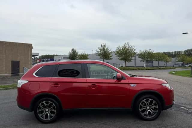 Mitsubishi Outlander (2015) thumbnail 6