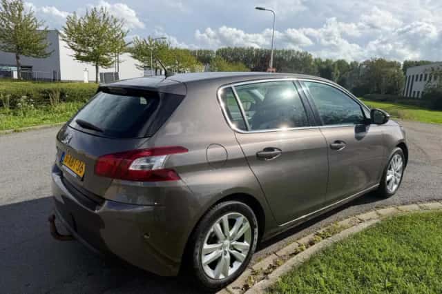 Peugeot 308 (2014) thumbnail 5