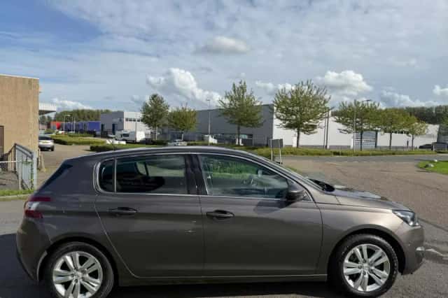 Peugeot 308 (2014) thumbnail 6