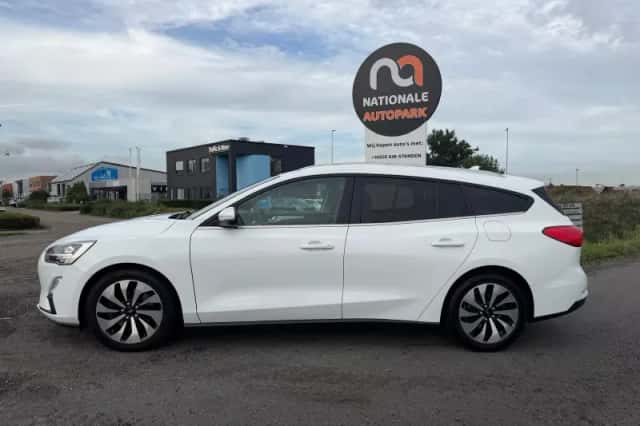 Ford Focus (2018) thumbnail 2