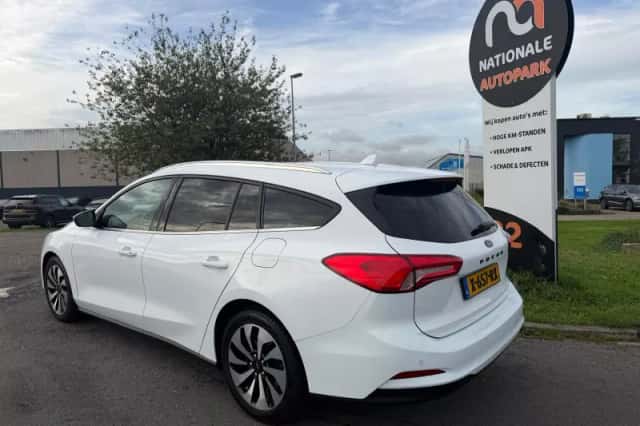 Ford Focus (2018) thumbnail 3