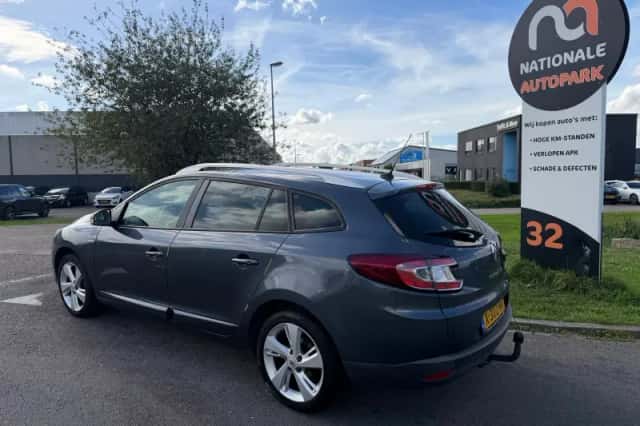 Renault Mégane (2015) thumbnail 3