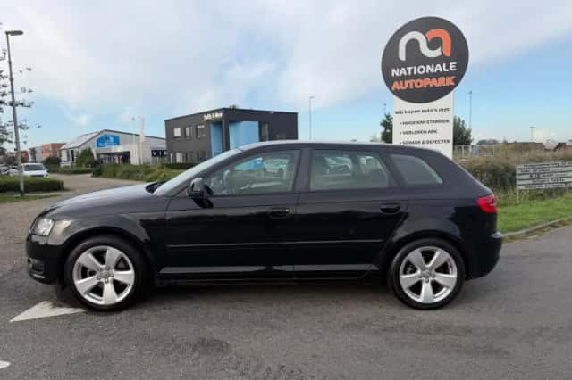 Audi A3 (2009) thumbnail 2