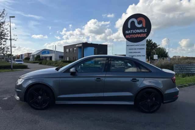 Audi A3 (2016) thumbnail 2
