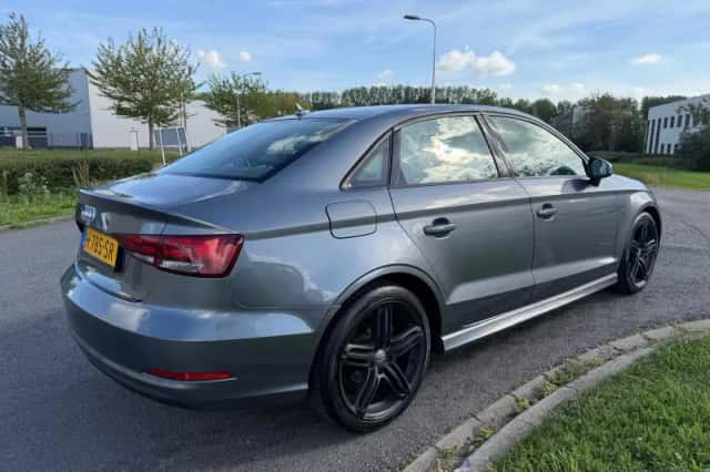 Audi A3 (2016) thumbnail 5