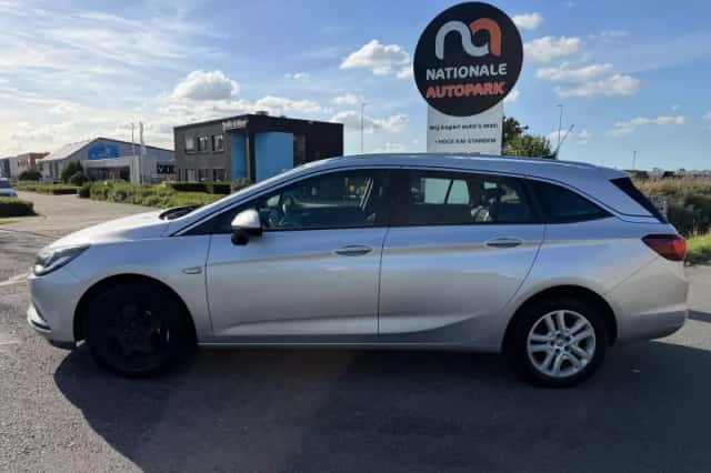 Opel Astra (2018) thumbnail 2