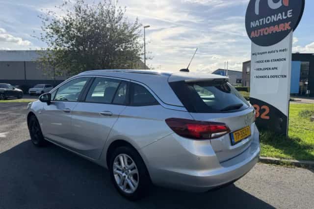 Opel Astra (2018) thumbnail 3