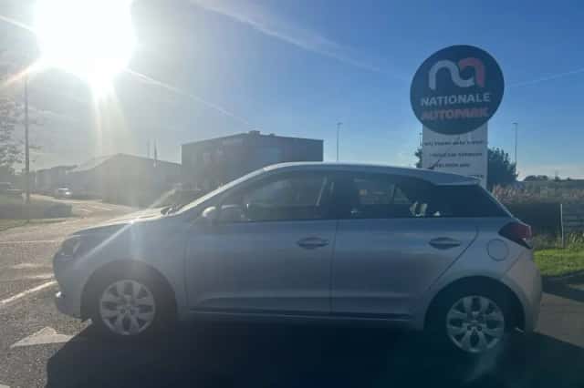 Hyundai i20 (2015) thumbnail 2