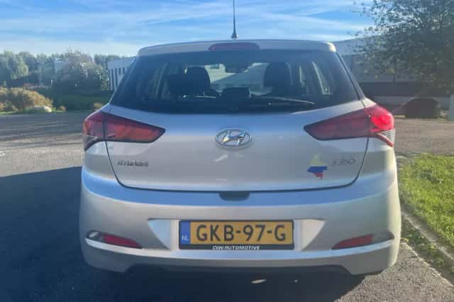 Hyundai i20 (2015) thumbnail 4