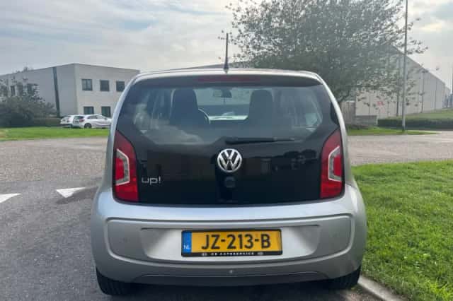 Volkswagen Up! (2014) thumbnail 4