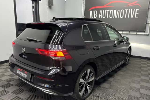 Volkswagen Golf (2021) thumbnail 2