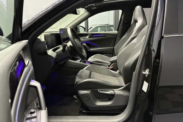 Volkswagen Tiguan (2024) thumbnail 6