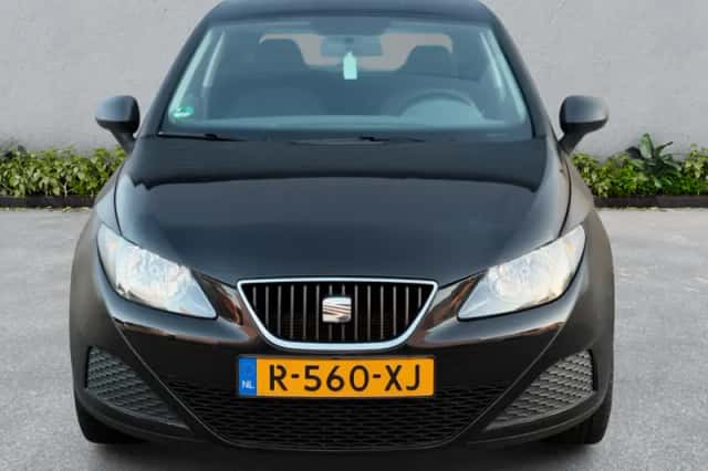 SEAT Ibiza (2011) thumbnail 2