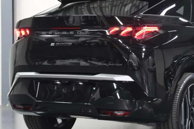 Peugeot e-3008 (2025) thumbnail 6