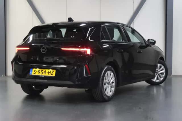 Opel Astra (2023) thumbnail 3
