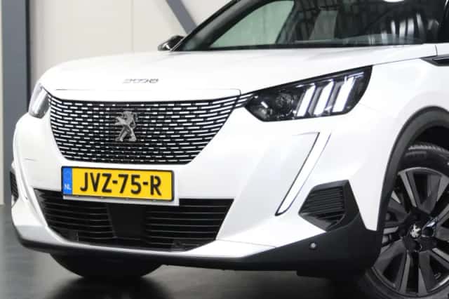 Peugeot e-2008 (2023) thumbnail 6