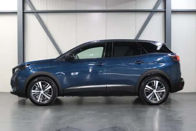 Peugeot 3008 (2024) thumbnail 2