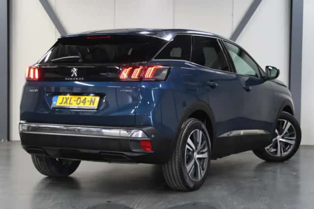 Peugeot 3008 (2024) thumbnail 3