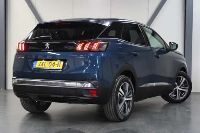 Peugeot 3008 (2024) thumbnail 3