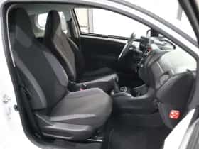 Peugeot 108 (2021) thumbnail 9