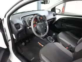 Peugeot 108 (2021) thumbnail 10