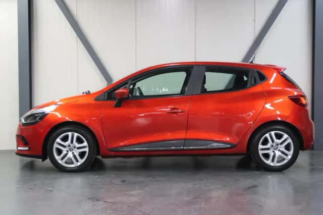 Renault Clio (2017) thumbnail 2