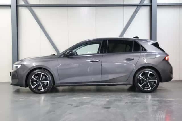 Opel Astra (2022) thumbnail 2