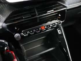 Peugeot 2008 (2021) thumbnail 31