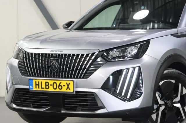 Peugeot 2008 (2025) thumbnail 5