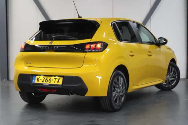 Peugeot 208 (2021) thumbnail 3