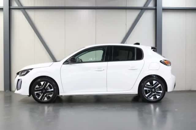 Peugeot 208 (2024) thumbnail 2