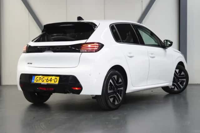 Peugeot 208 (2024) thumbnail 3