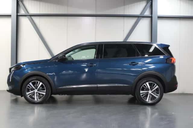 Peugeot 5008 (2022) thumbnail 2
