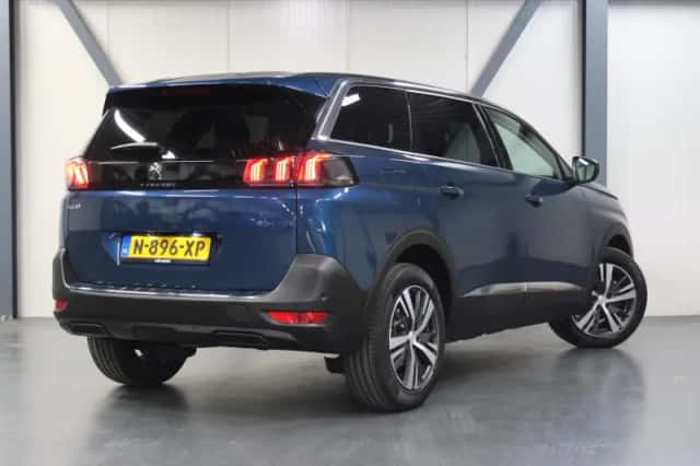 Peugeot 5008 (2022) thumbnail 3
