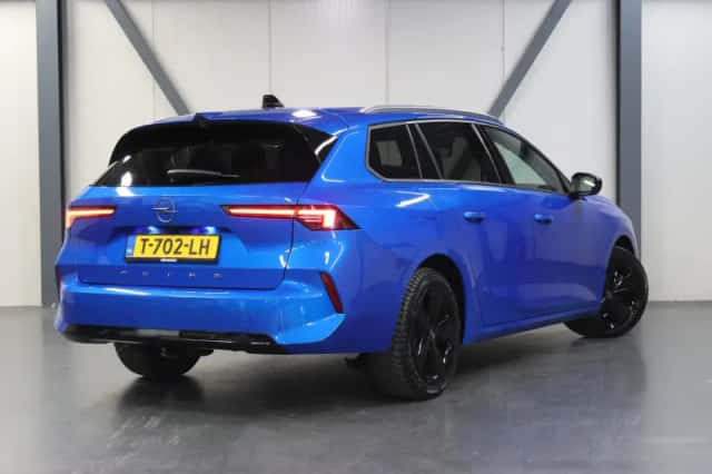Opel Astra (2023) thumbnail 3
