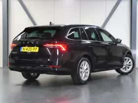 Škoda Octavia (2021) thumbnail 3