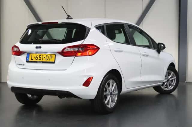 Ford Fiesta (2021) thumbnail 3