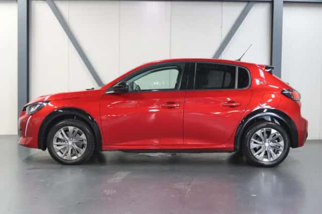 Peugeot e-208 (2023) thumbnail 2