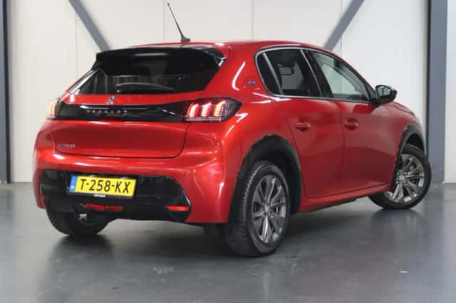 Peugeot e-208 (2023) thumbnail 3