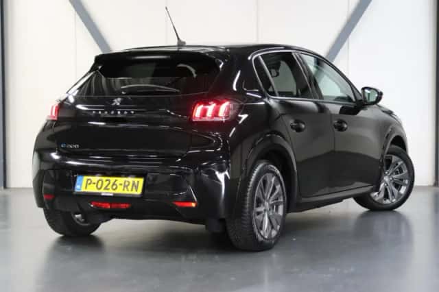 Peugeot e-208 (2022) thumbnail 3