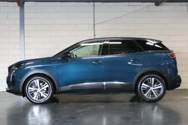 Peugeot 3008 (2022) thumbnail 2