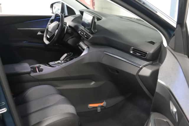 Peugeot 3008 (2022) thumbnail 4