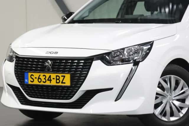 Peugeot 208 (2023) thumbnail 5
