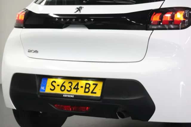 Peugeot 208 (2023) thumbnail 6