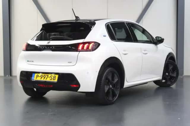 Peugeot e-208 (2022) thumbnail 3