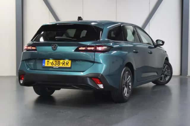 Peugeot 308 (2023) thumbnail 3